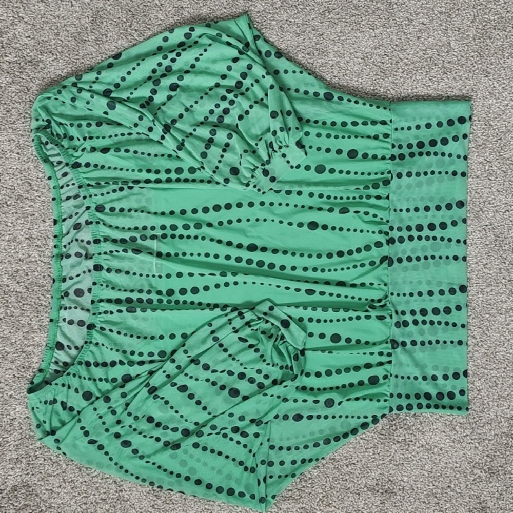 Melanie Lyne Size Medium Green Polka Dot Top